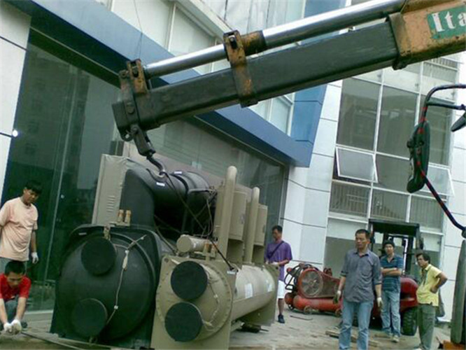 海门市随车吊和汽车吊的核心区别是什么？哪种更省钱？