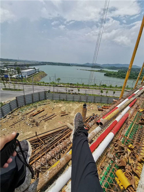 海门市作业中发生设备损坏或人员意外，责任怎么划分？