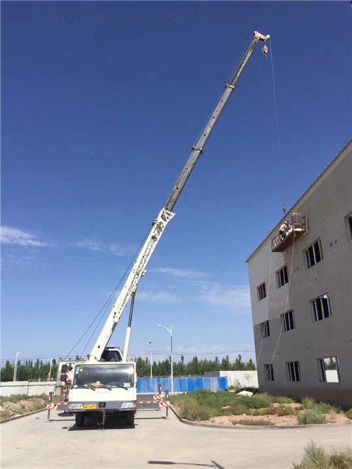 海门市“轻装强干”—— 吊车的 “轻量化臂架” 技术